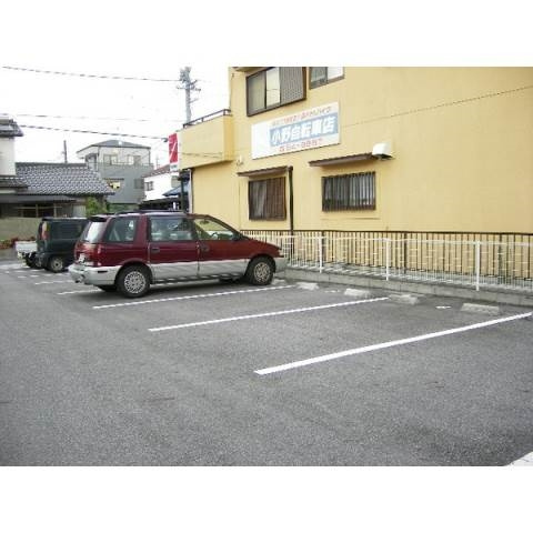 ロジュマン柳之内Ａの駐車場