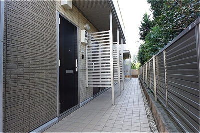 【玄関】 | リェス クラスィーヴイ | 玄関前