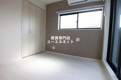 【寝室】 | ハーモニーテラス末広町 | 明るく開放感のある居室で、自分だけのくつろぎ空間を。