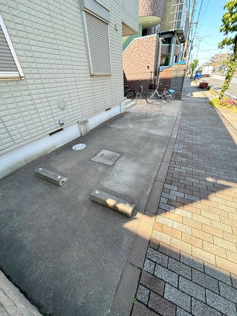 サニークレストの駐車場