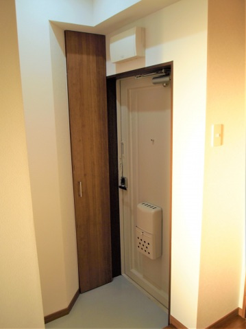 nichiwa bldg.の玄関