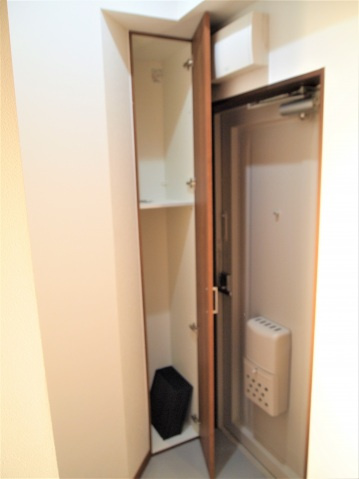 nichiwa bldg.の玄関