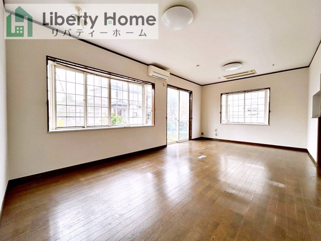 水戸市元吉田町　中古戸建の居間・リビング