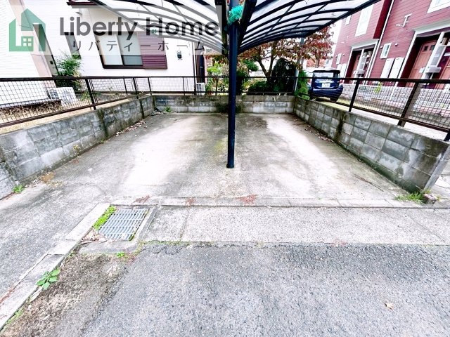 水戸市元吉田町　中古戸建の駐車場