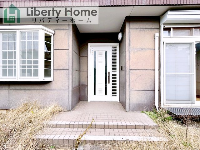水戸市元吉田町　中古戸建のエントランス