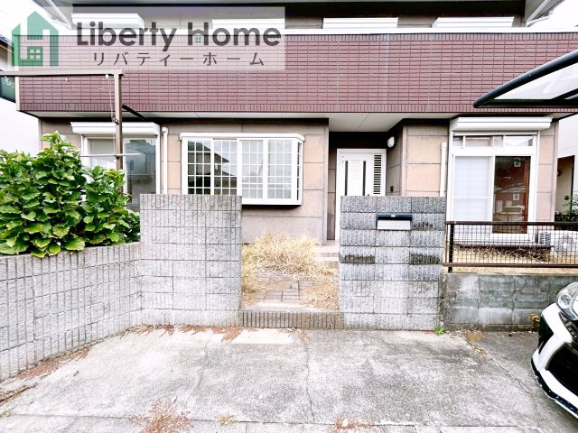 水戸市元吉田町　中古戸建のエントランス