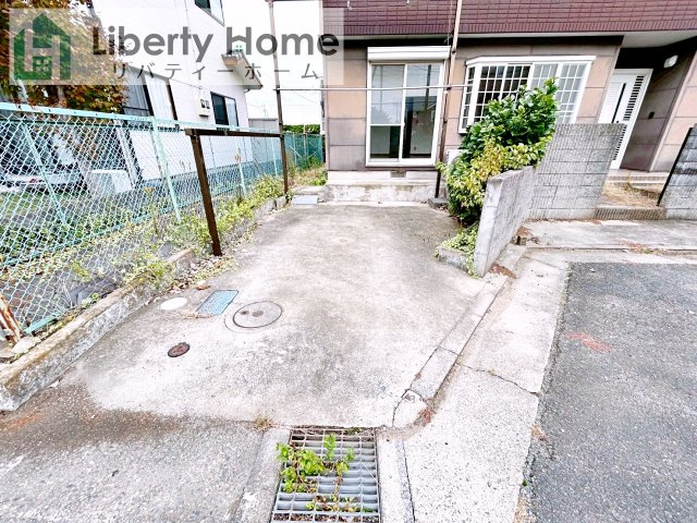 水戸市元吉田町　中古戸建の駐車場