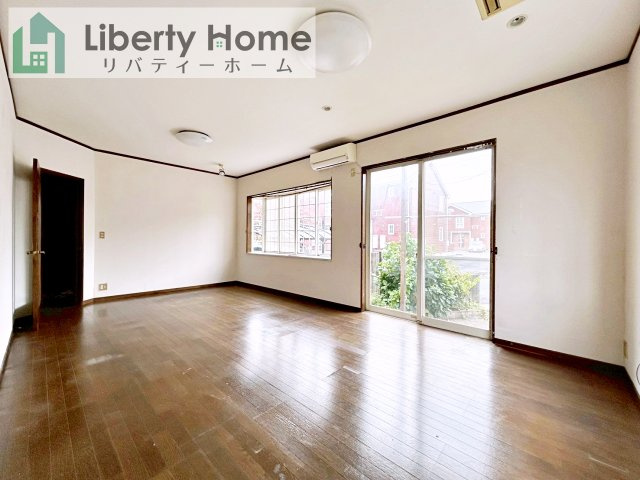 水戸市元吉田町　中古戸建の居間・リビング