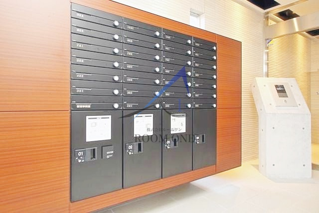 エムズコートのその他共用部分|集合ポストと宅配ボックスです。