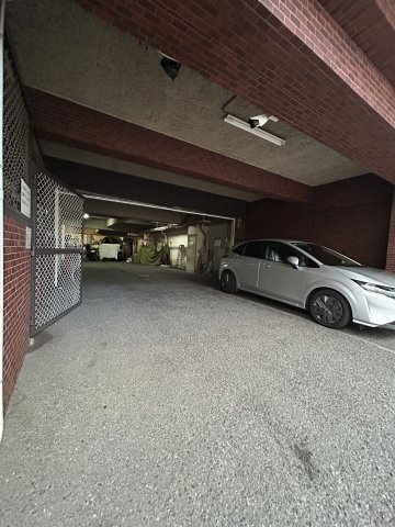 ライオンズマンション三宮東の駐車場