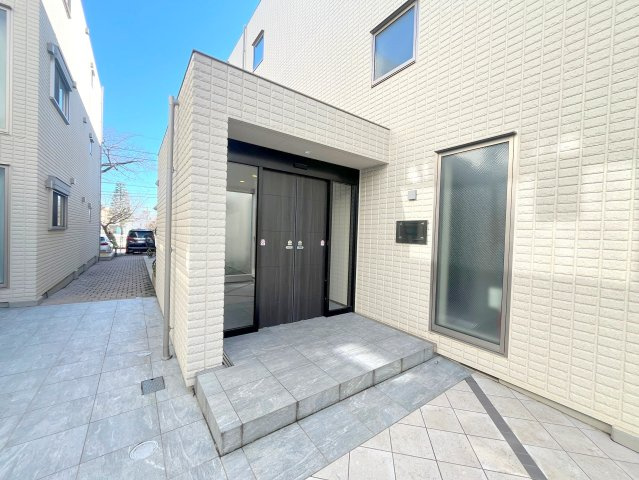コモンテラス・サウスのエントランス|★自動ドアの先にオートロック完備★