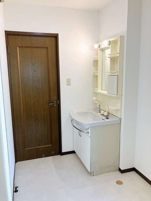 リフォーム中古戸建　大垣市笠木町　平成9年築の独立洗面台