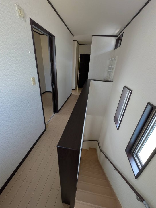 【中古戸建】高崎市新町の内装|■2階ホール｜2階のホールです。広々開放的なホールになっています♪