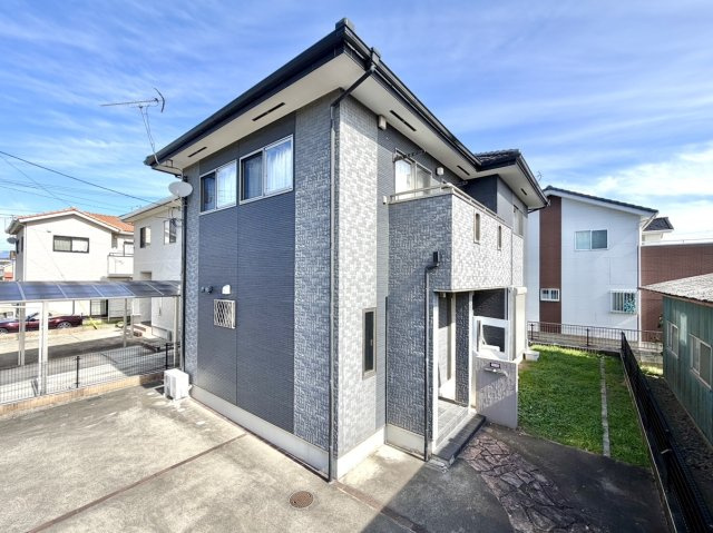 【中古戸建】高崎市新町の外観|■外観｜特徴のある個性的な住まいと美しい街並み、そして住みやすい環境を、ぜひ現地でご覧になりませんか。お気軽にお問合せください(^^)  