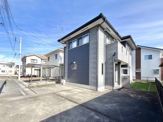 【中古戸建】高崎市新町の外観|■外観｜親戚や友人を何度でも招きたくなってしまうようなお家です( ＾＾ )