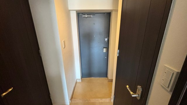 レジデンスエアポートの玄関