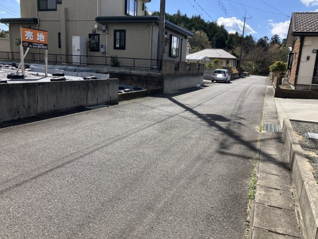 関本町関本上土地の前面道路含む現地写真