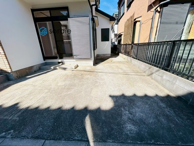 川越市大字寺尾　3LDK　中古戸建ての駐車場|令和7年11月4日撮影。
