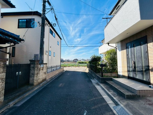 川越市大字寺尾　3LDK　中古戸建ての前面道路含む現地写真|令和7年11月4日撮影。