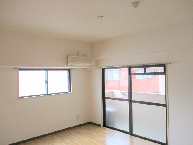 第22やたがいビルの居間・リビング