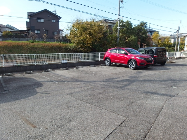 メゾン入道の駐車場