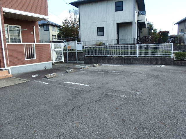 メゾン入道の駐車場