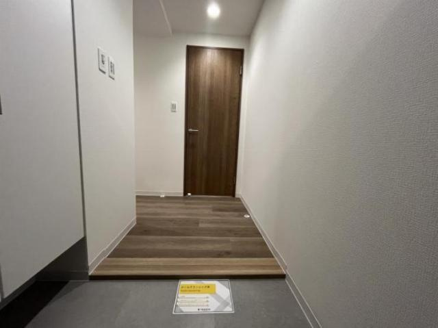 港区東新橋２丁目の賃貸マンションの玄関