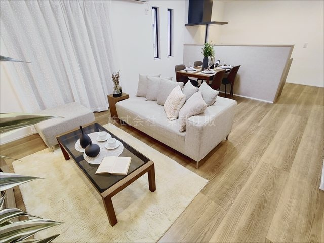 【居間・リビング】 | 川越市石原町 | こちらの17.0帖のリビングで趣味の時間をお楽しみください