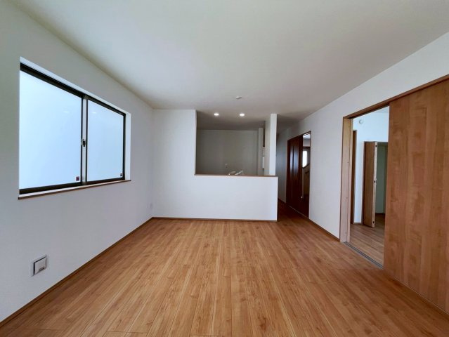 うるま市字川田の新築一戸建の居間・リビング|LDK18帖