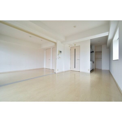 【居間・リビング】 | ベスタ櫛原 | こちらのリビングで趣味の時間をお楽しみください