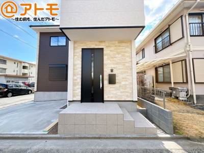 【玄関】 | 駿河区中島3期　新築戸建　全1棟 | 落ち着いた色合いの玄関はダブルロックで防犯性に優れた仕様になっています♪