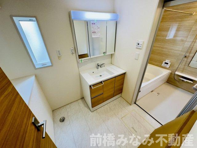 高崎市下佐野町　２号棟(全３棟)　ブルーミングガーデン　新築建売分譲の独立洗面台|独立洗面台で身支度をすべて済ませてしまいましょう