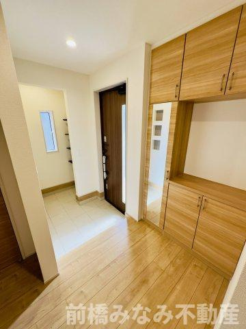 高崎市下佐野町　２号棟(全３棟)　ブルーミングガーデン　新築建売分譲の玄関|シンプルで使いやすい玄関です