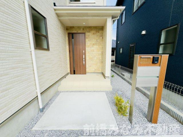 高崎市下佐野町　２号棟(全３棟)　ブルーミングガーデン　新築建売分譲の玄関|毎日通る玄関はこちらです