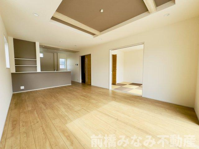 高崎市下佐野町　２号棟(全３棟)　ブルーミングガーデン　新築建売分譲の居間・リビング|ゆったり過ごせるリビングです