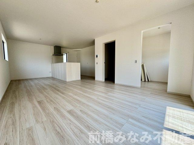 前橋市東善町１期　２号棟(全４棟)　アーバンスタイル　新築建売分譲の居間・リビング|ゆったりとした居間です