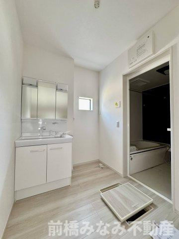 前橋市東善町１期　２号棟(全４棟)　アーバンスタイル　新築建売分譲の独立洗面台|独立洗面化粧台が付いています