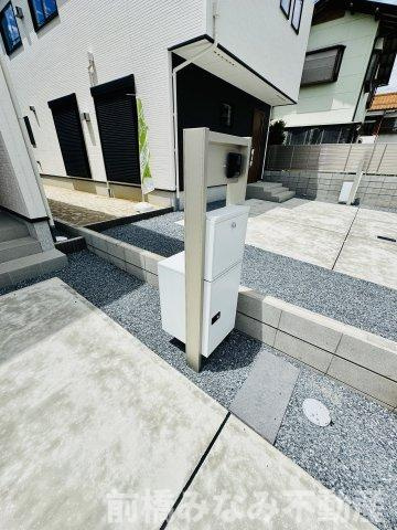 前橋市南町二丁目24-1期　４号棟(全４棟)　リナージュ　新築建売分譲の玄関|収納もある玄関です