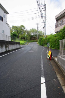 【前面道路含む現地写真】