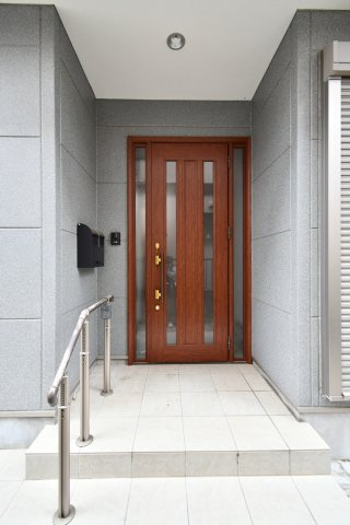 さいたま市大宮区三橋一丁目戸建③の玄関|当社はポータルサイト掲載物件、他社様掲載物件なども含めて複数物件をまとめてご案内可能です！気になる物件はいくつでもご気軽にお申し付けください。皆様のご連絡心よりお待ちしております。