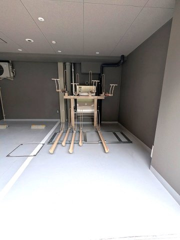 ワンルーフフラット蔵前の設備|屋内屋根付き自転車置場