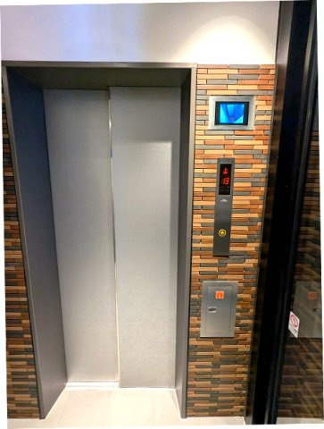 ワンルーフフラット蔵前の設備|防犯モニター付セキュリティエレベーター、ペット同乗サイン付です
