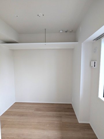 ワンルーフフラット蔵前の設備|リビング隣の3.8帖洋室、上層階のリビングと3.8帖洋室とバルコニーからスカイツリー隅田川花火見えます