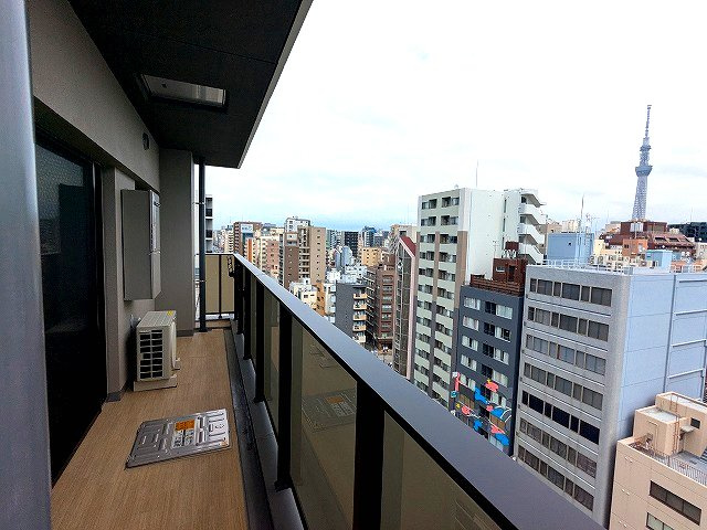 ワンルーフフラット蔵前の設備|12F、上層階のリビング・3.8帖洋室、バルコニーからスカイツリー隅田川花火見えます