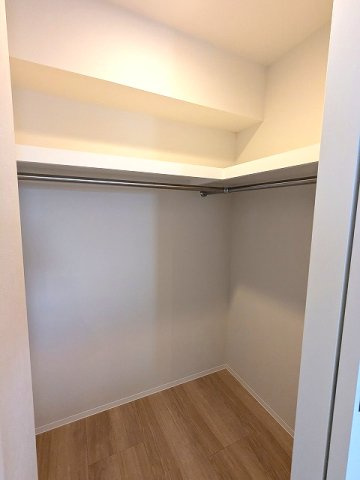 ワンルーフフラット蔵前の収納|4.2帖洋室のウォークインクローゼットです