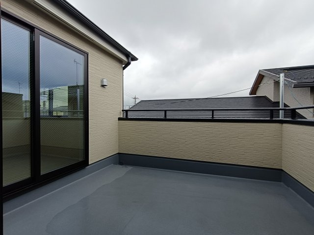 三郷市　彦糸1丁目　新築戸建　　全5棟のバルコニー|お洗濯にも便利なバルコニー