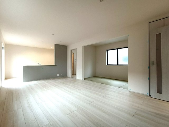 三郷市　彦糸1丁目　新築戸建　　全5棟の居間・リビング|ゆったりとしたリビングです