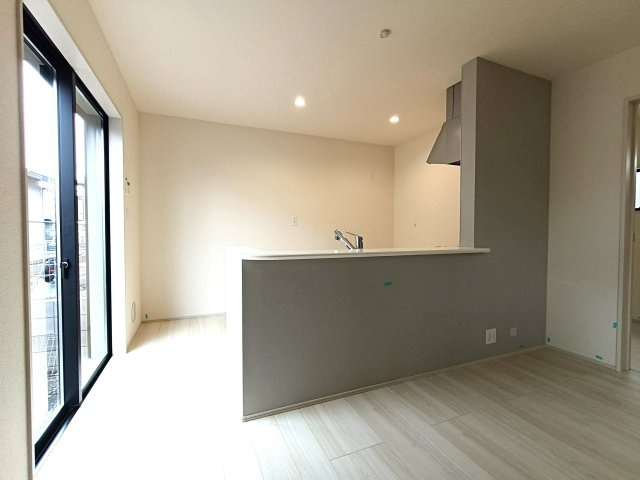 三郷市　彦糸1丁目　新築戸建　　全5棟のキッチン|対面キッチン