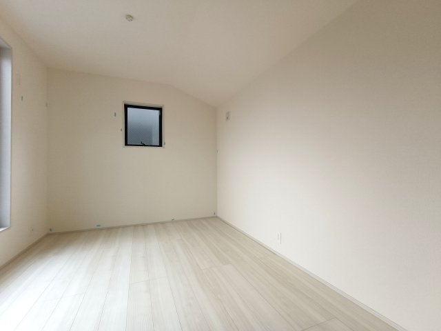 三郷市　彦糸1丁目　新築戸建　　全5棟の洋室|広々とした洋室です