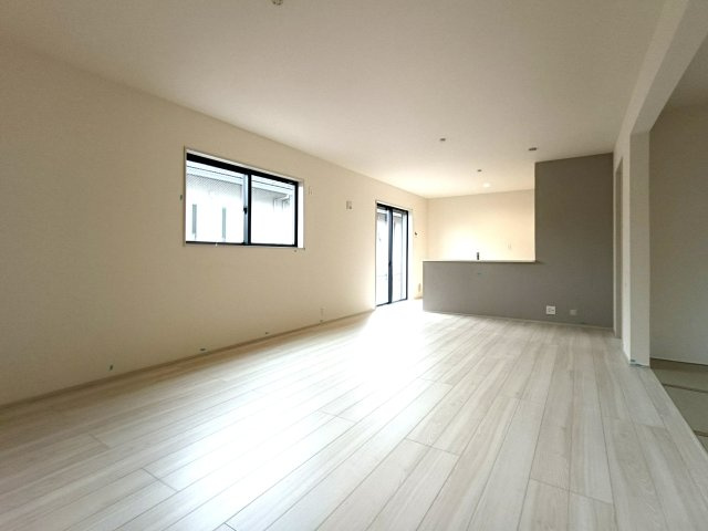 三郷市　彦糸1丁目　新築戸建　　全5棟の居間・リビング|こちらの居間で趣味の時間をお楽しみください